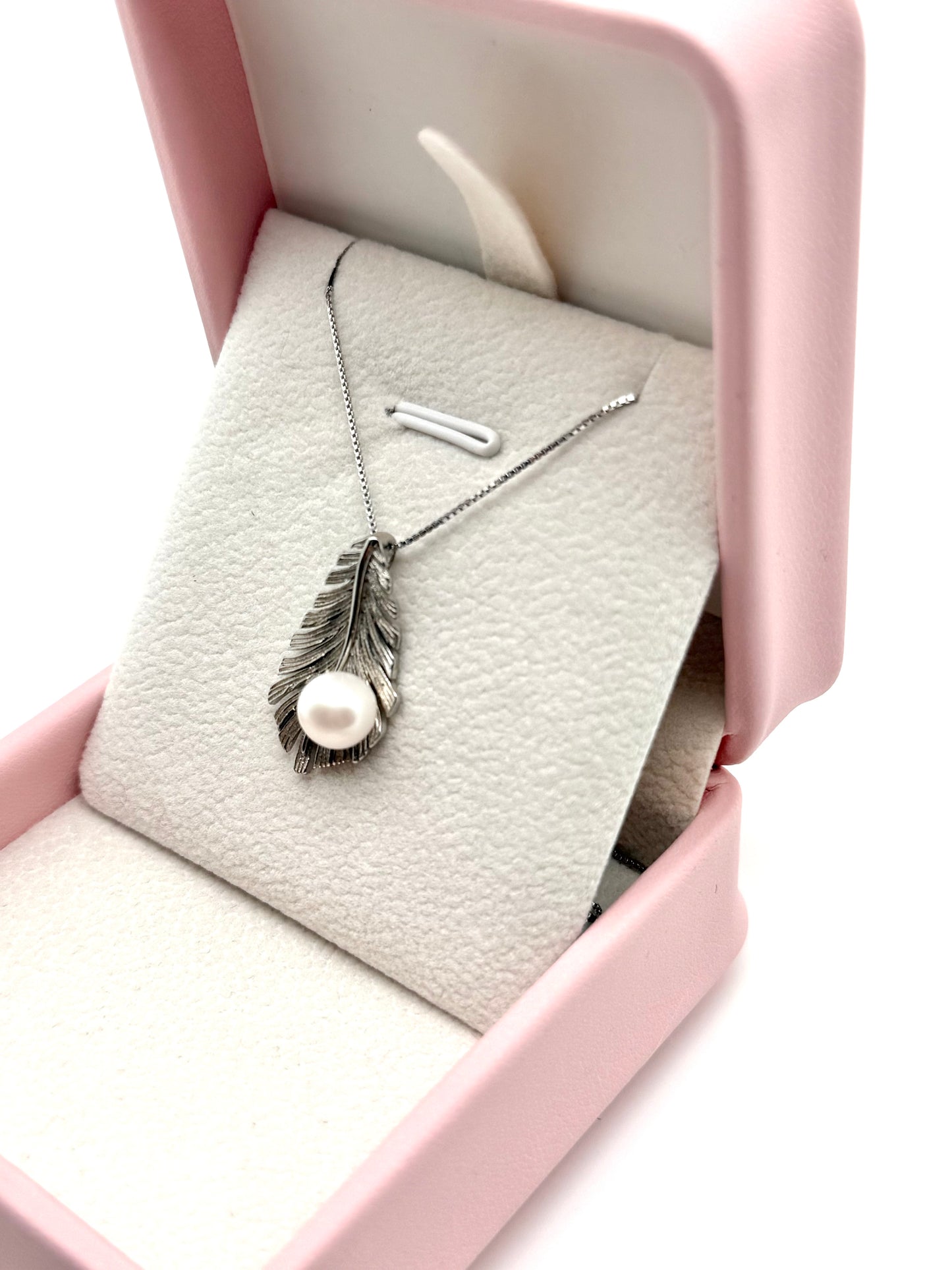 Leaf Pearl Pendant