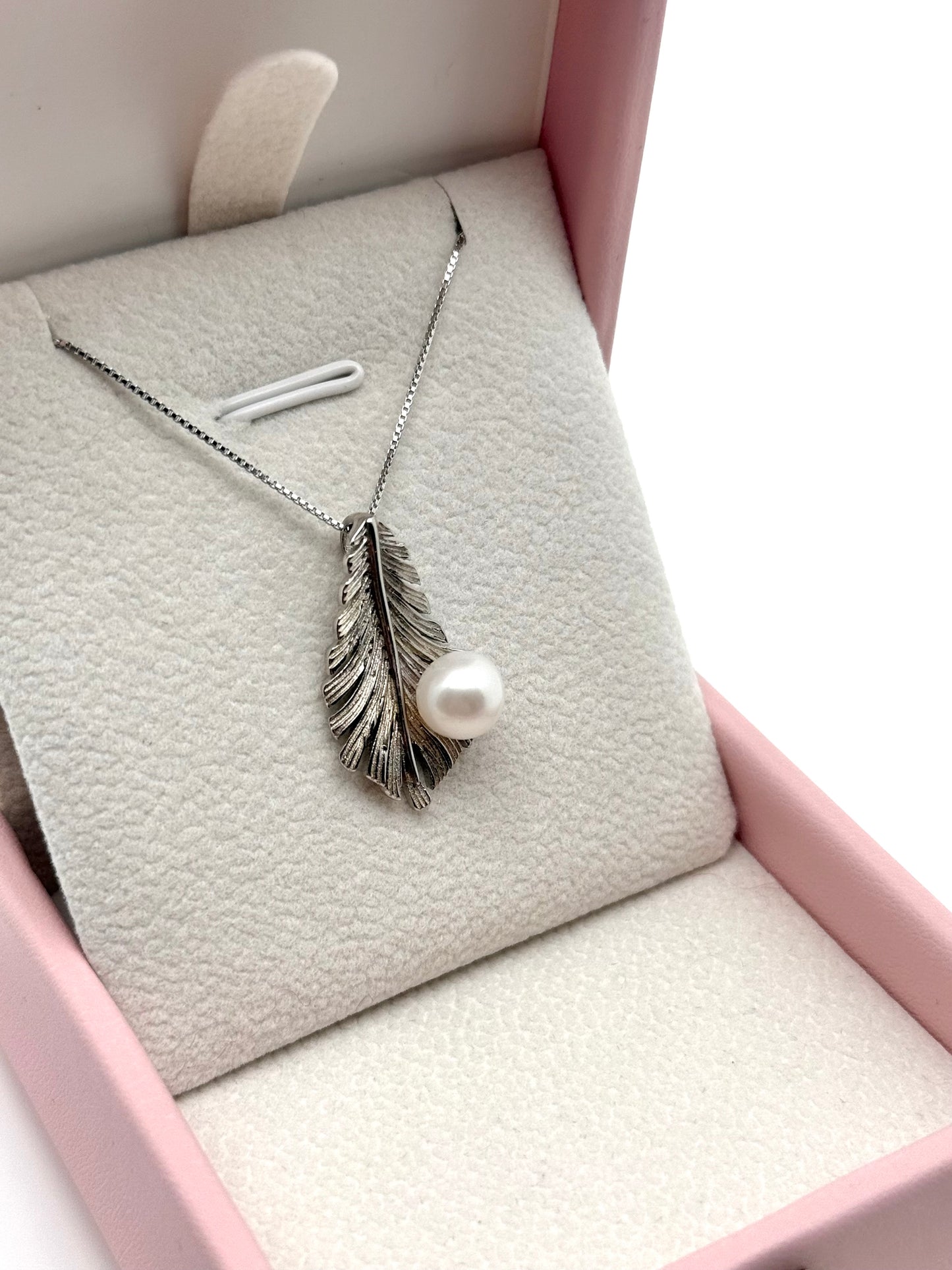 Leaf Pearl Pendant