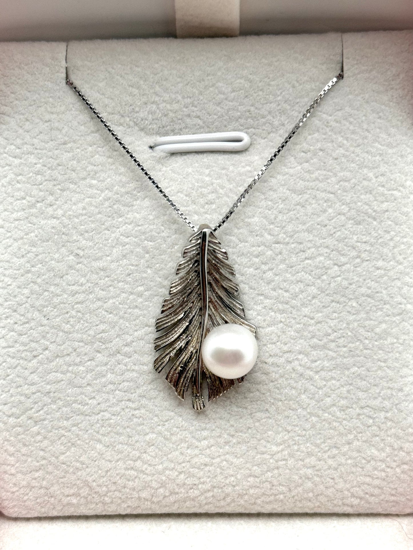 Leaf Pearl Pendant