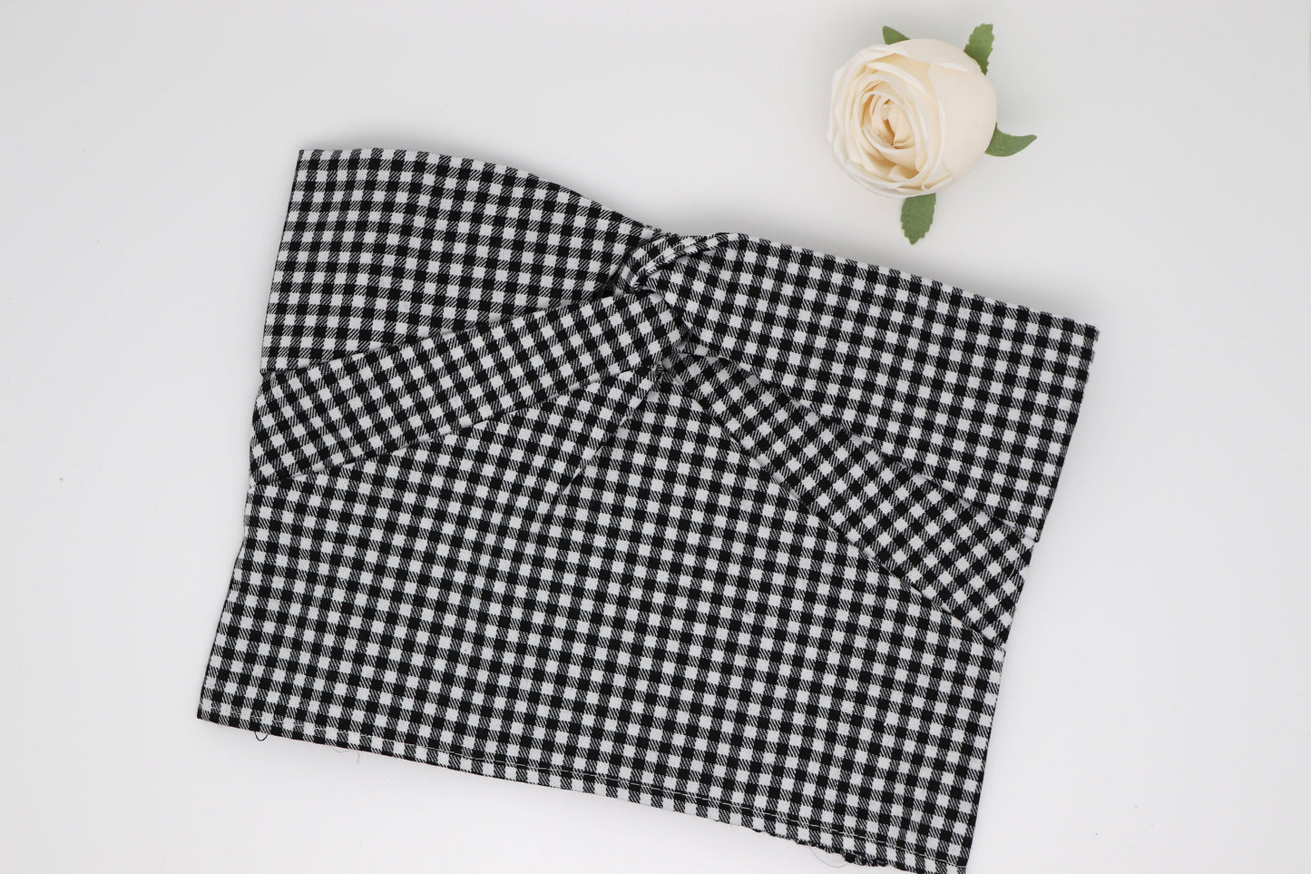 Plain strapless crop tops with a twist