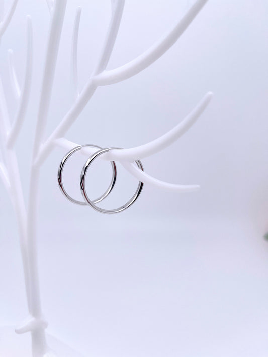 Lucky Endless Hoop Earrings in Sterling Silver