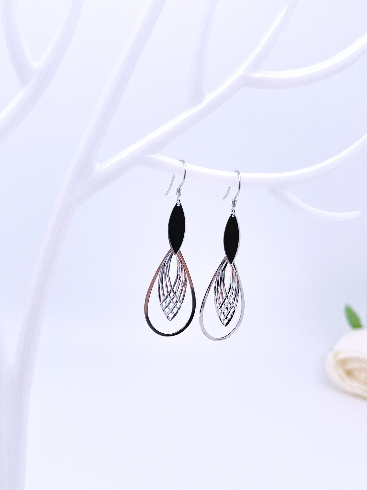 Teardrop-shape Dangle Earrings