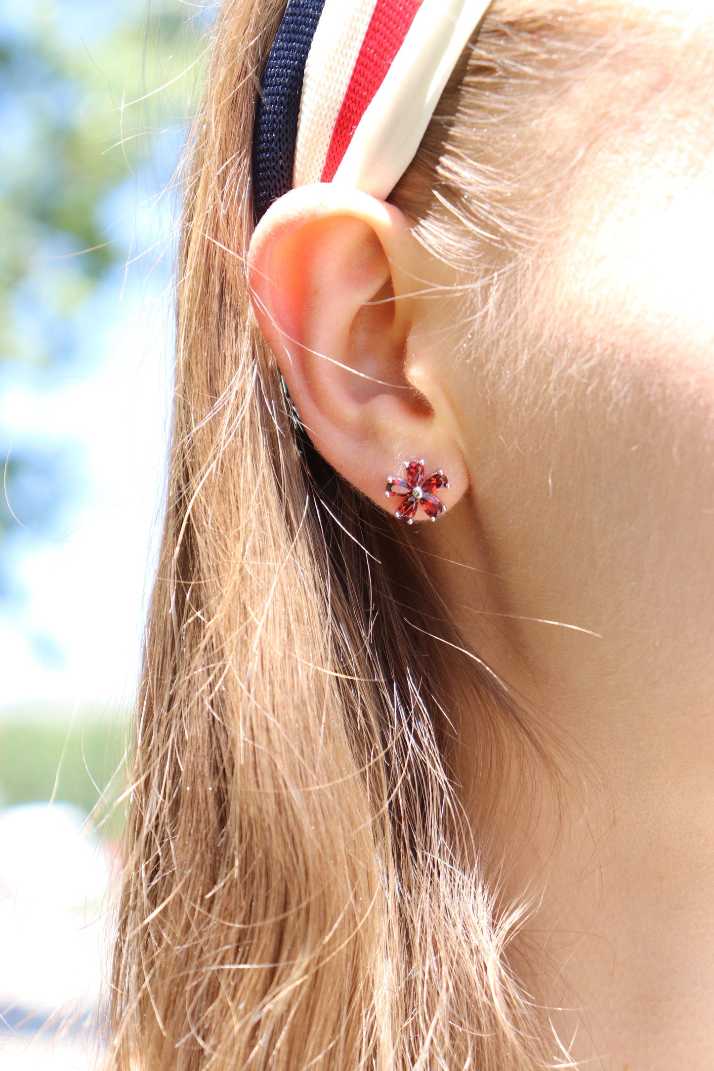 Flower gemstone earring studs