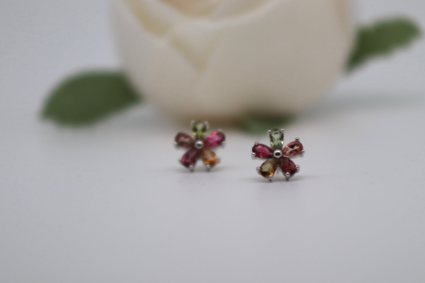 Flower gemstone earring studs