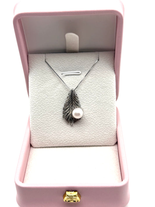 Leaf Pearl Pendant