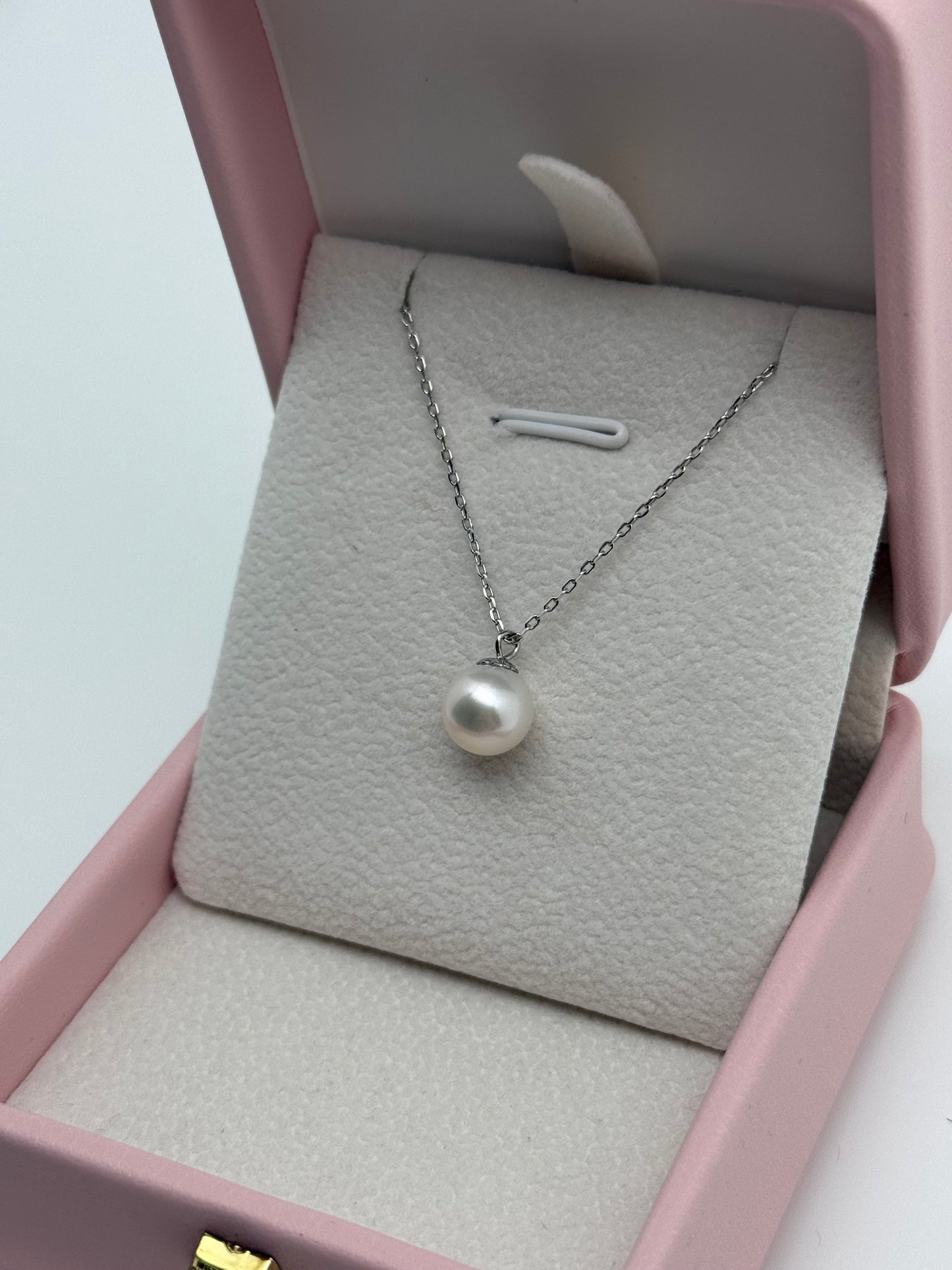 Single Pearl Pendant