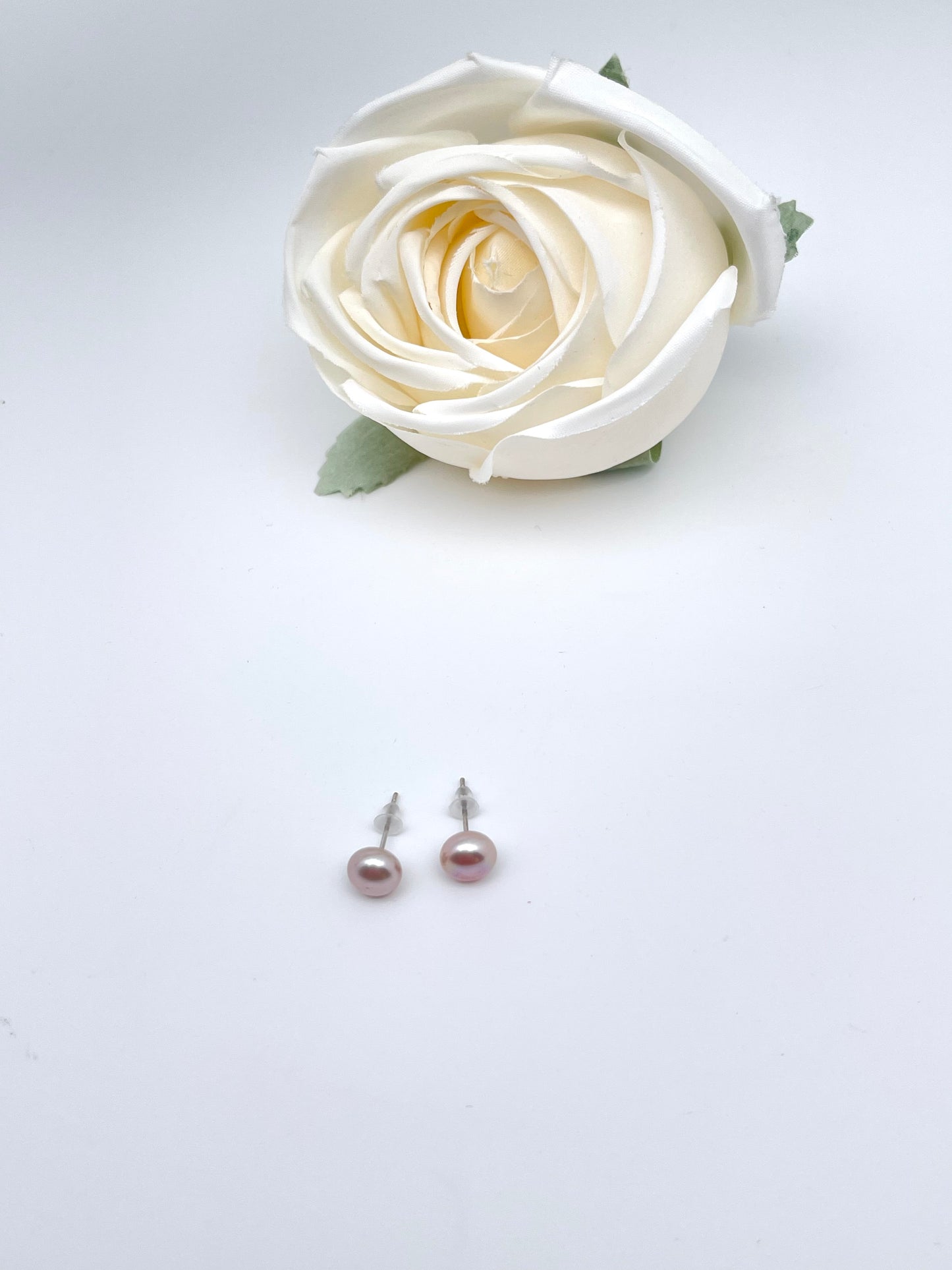 Cultural Freshwater Pearl Studs