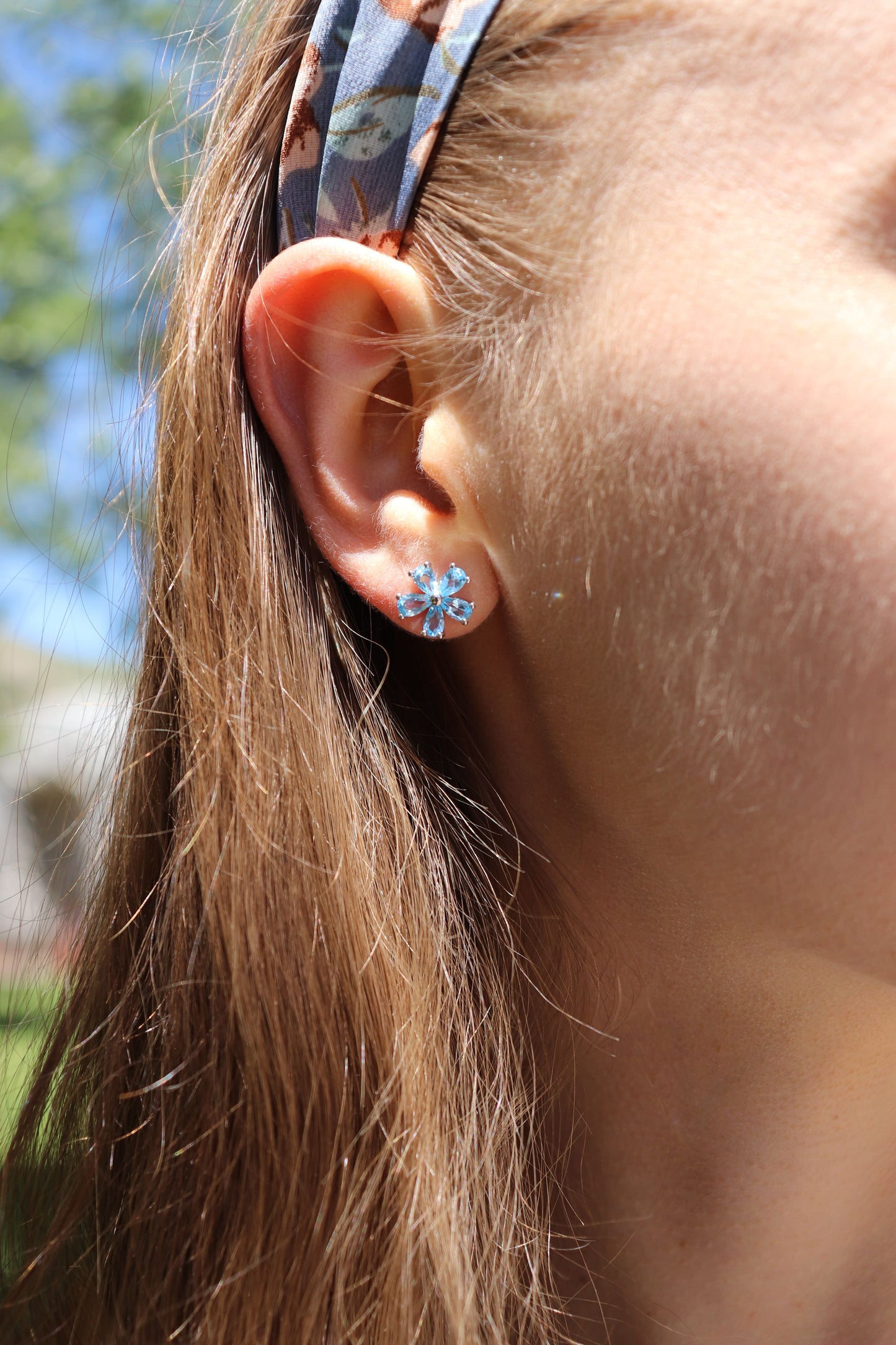 Flower gemstone earring studs