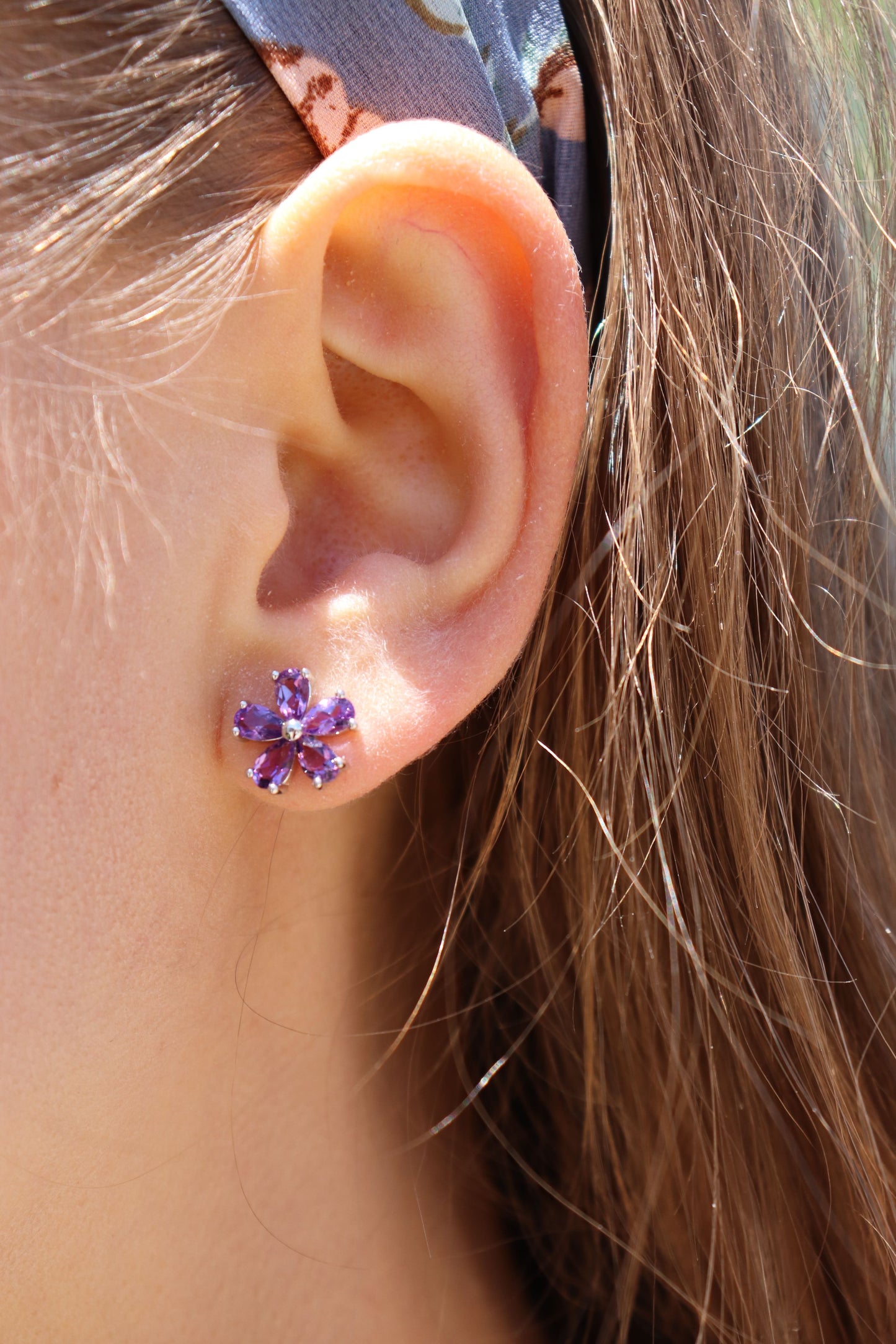 Flower gemstone earring studs