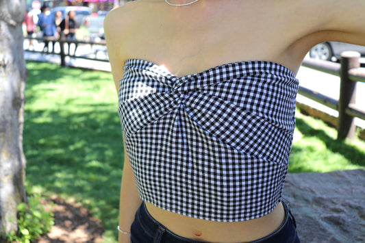 Plain strapless crop tops with a twist